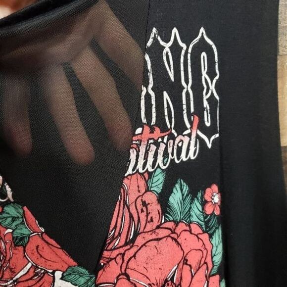 Persaya rock festival skull and Roses graphic top woman's size 1X - Picture 4 of 6